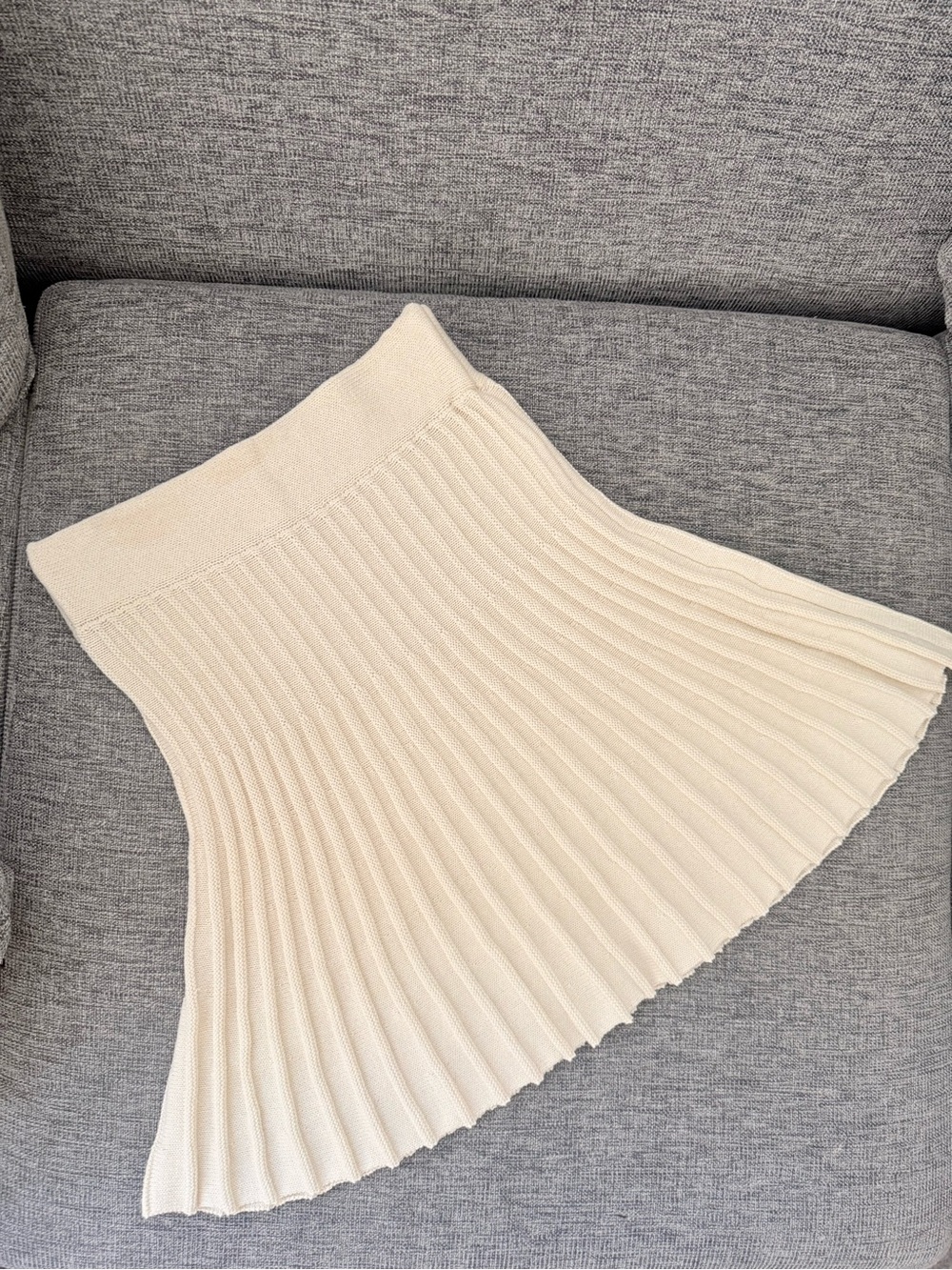 Zara Cream Pleated Mini Skirt - Picture 2 of 4